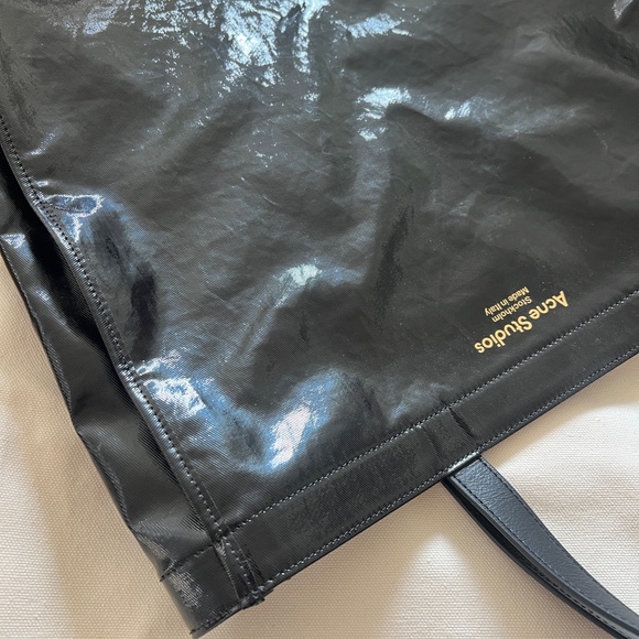 Acne Studios - Patent Tote Bag With Logo - Picture 6 of 8